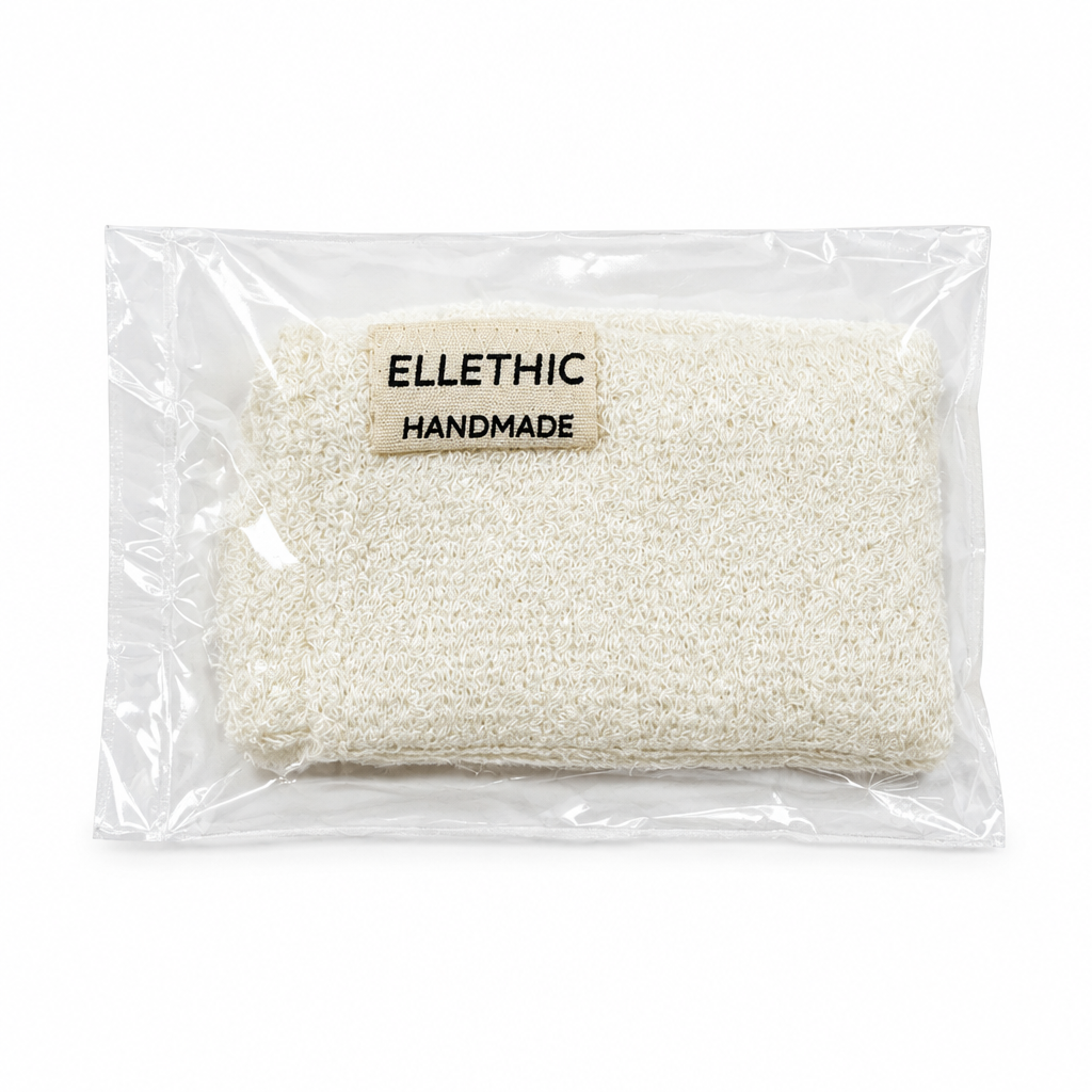 Panno Ellethic in bamboo nella bustina trasparente su sfondo bianco